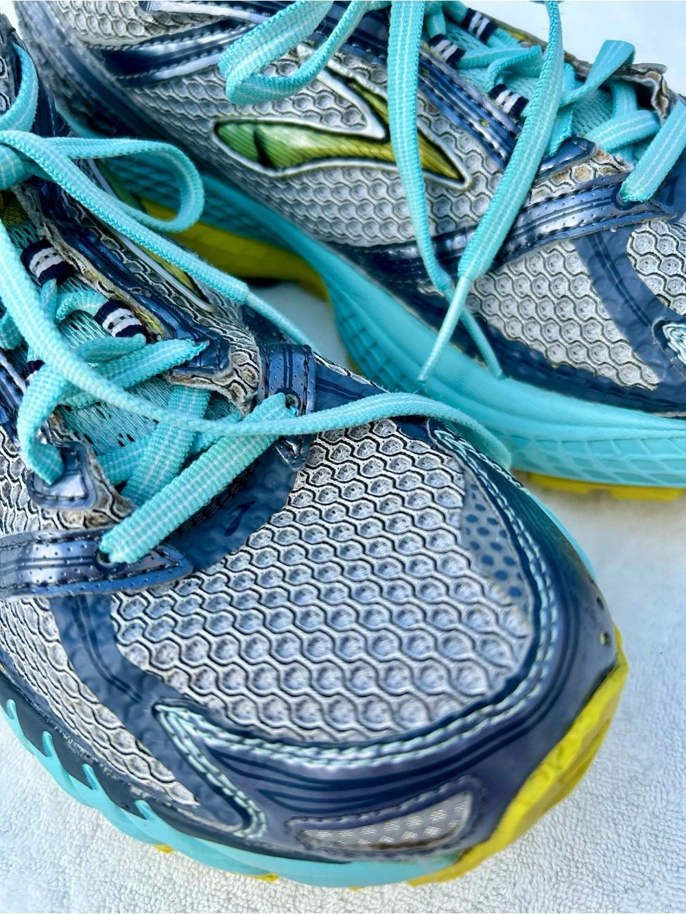 Brooks Ghost 6 Women Blue Yellow White Running Shoe Size 9.5
